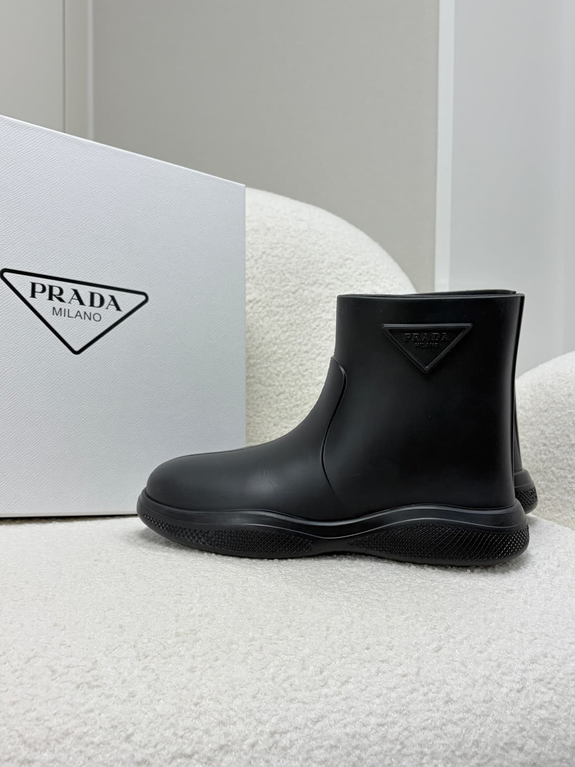 프라다 삼각 로고 러버 레인부츠 블랙 7사이즈 상품이미지2