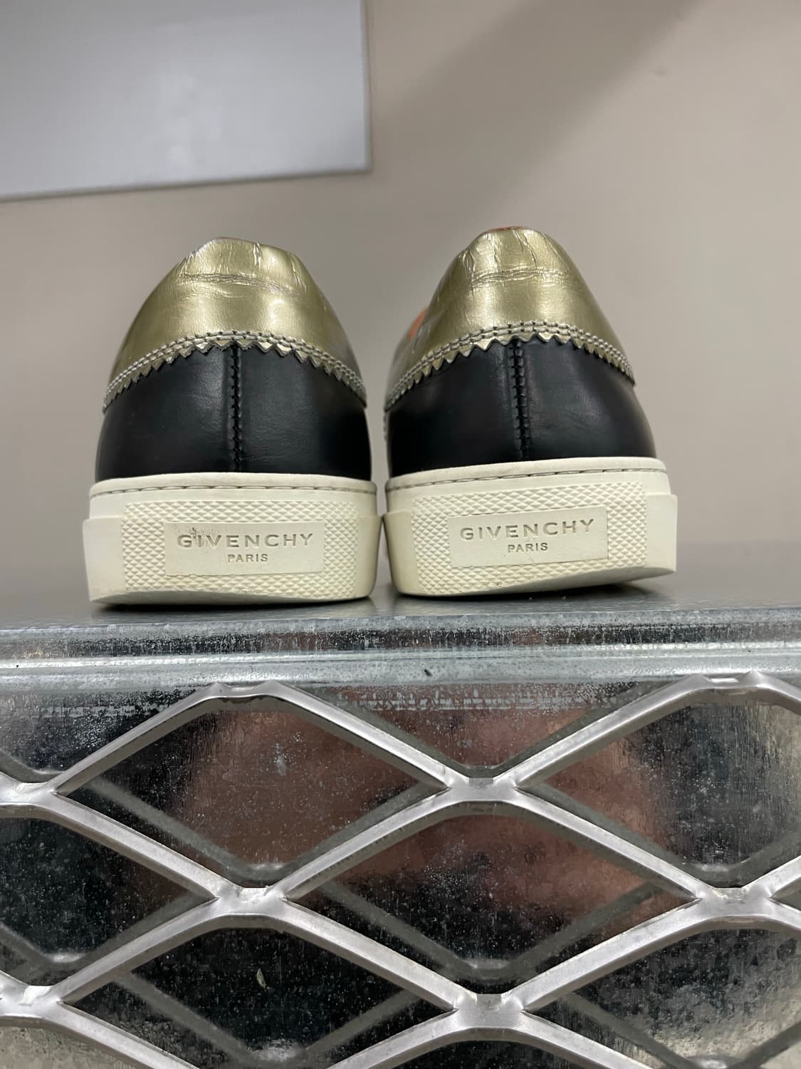 지방시 블랙 레더 스니커즈 38 상품이미지10