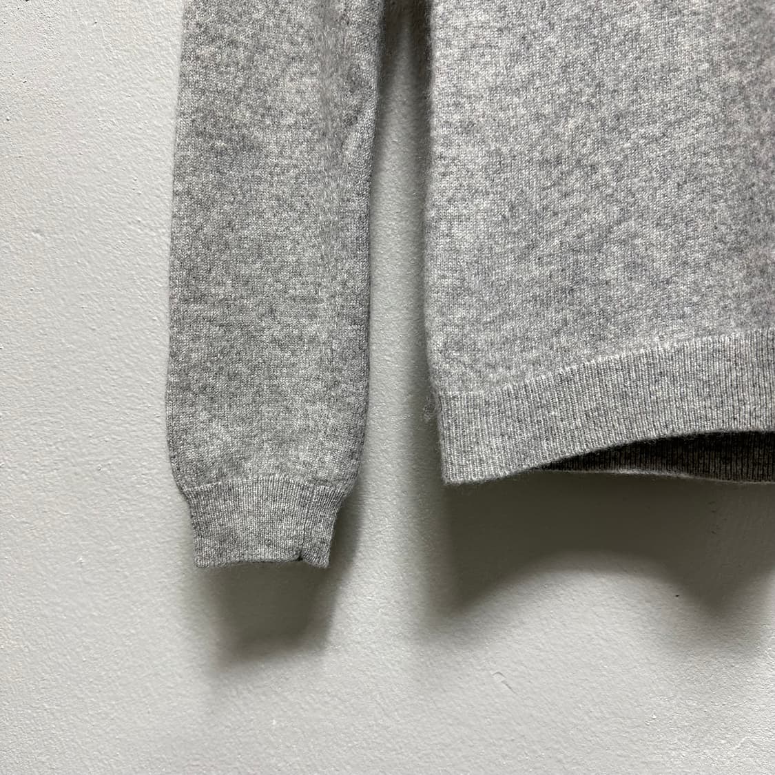 유니클로 캐시미어 100% 브이넥 니트 상품이미지3