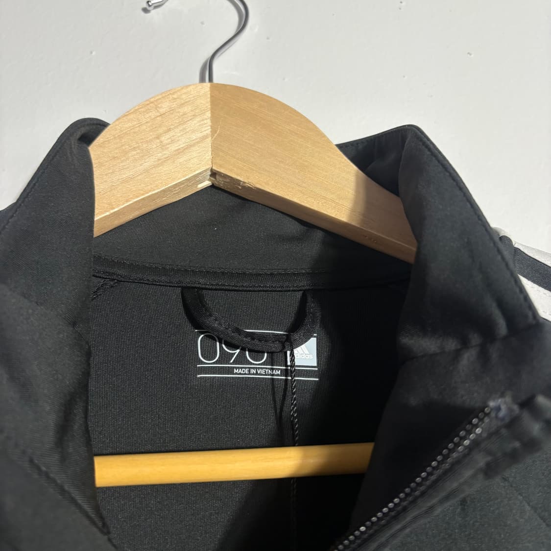 아디다스 블랙 삼선 슬림핏 집업 자켓 상품이미지3