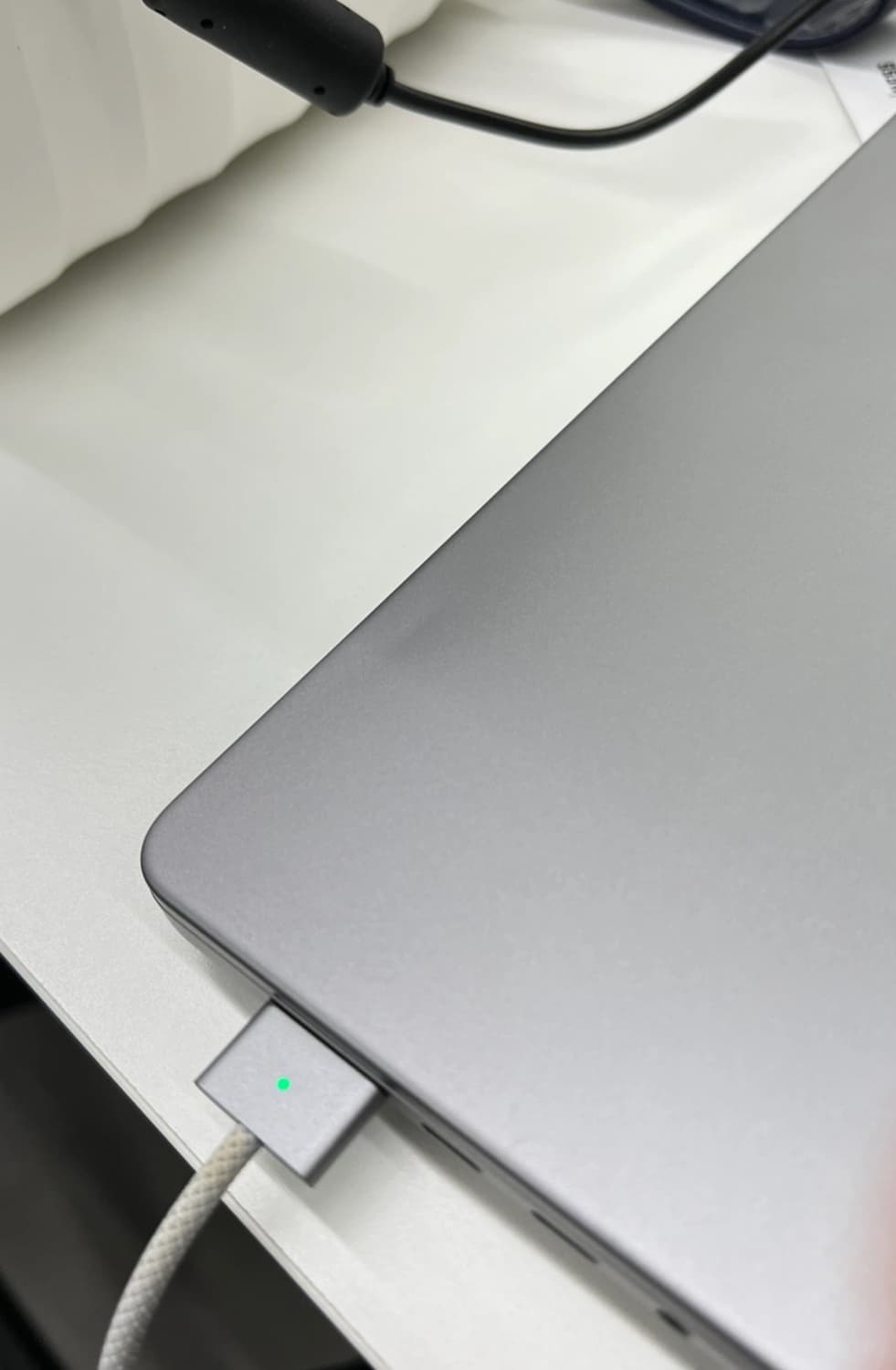 맥북 프로 16인치 스페이스 그레이 2TB 상품이미지3