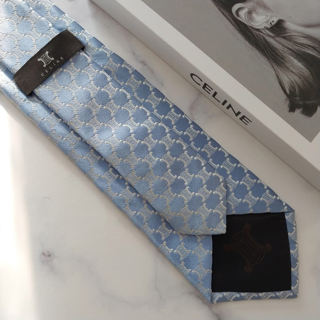 셀린느 실크 라이트블루 트리오페 넥타이 8.8cm A+등급 K1555
 상품이미지9