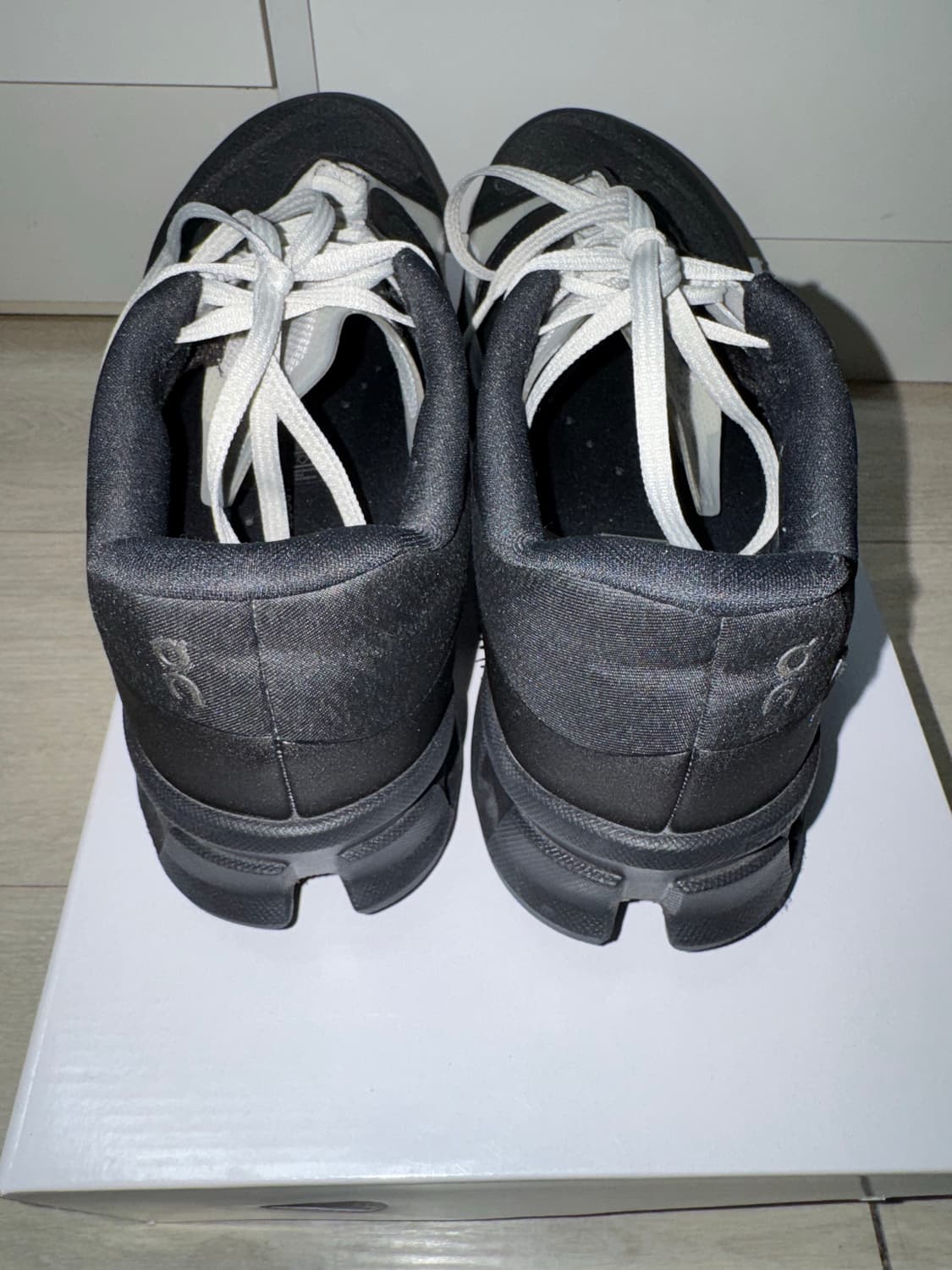 온러닝 x 파프 클라우드 몬스터 하이퍼 블랙  상품이미지5