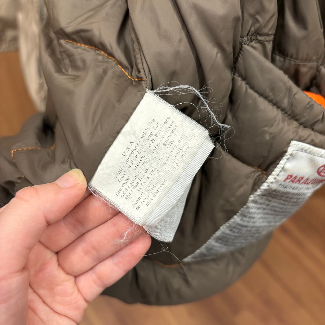 파라점퍼스 라이트 웨이트 나일론 자켓 옐로우 버클 스트랩 디테일 베이지 상품이미지10