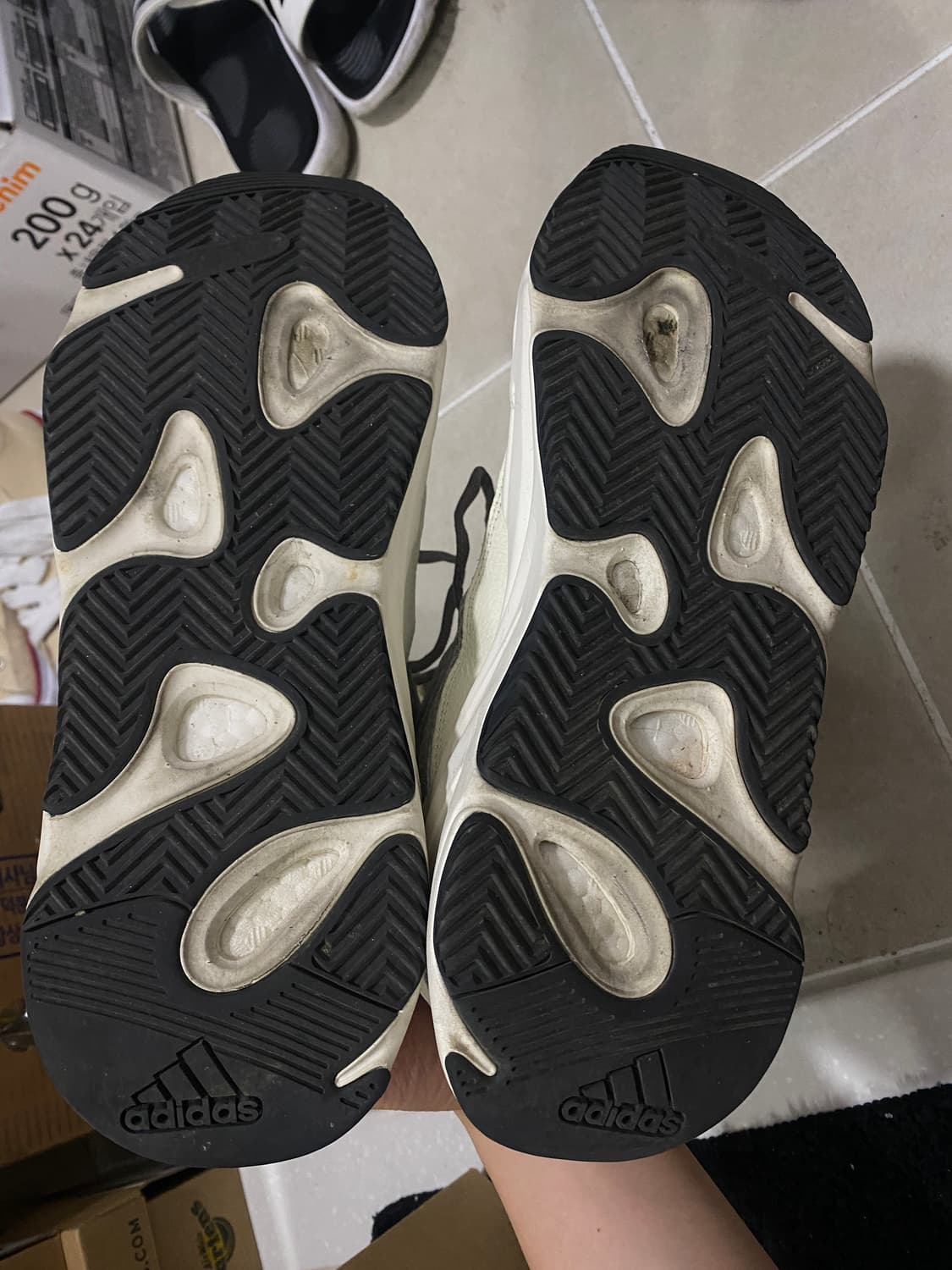 아디다스 이지 700 스태틱 295 상품이미지5