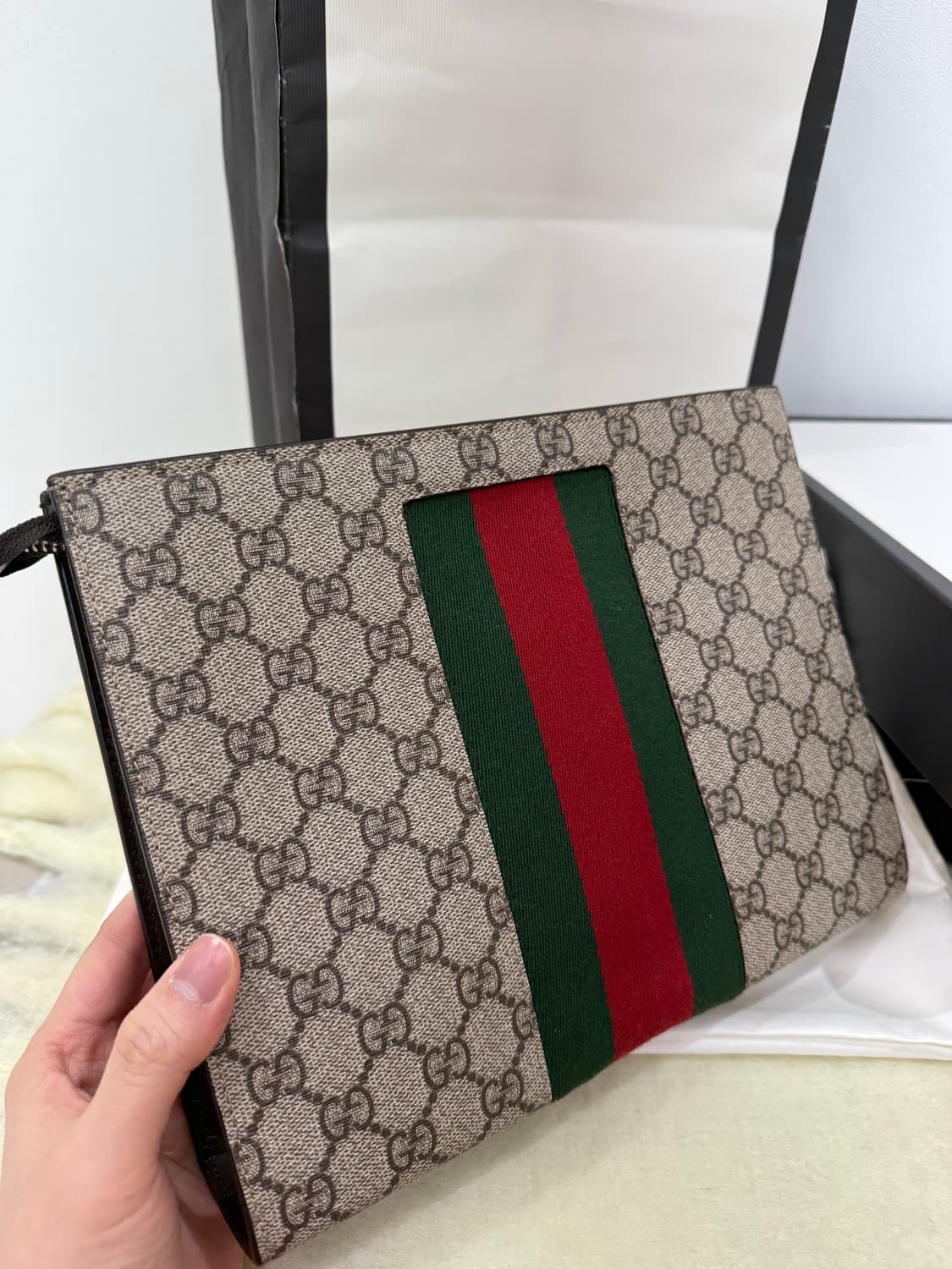 구찌 GG 수프림 웹 클러치 상품이미지3