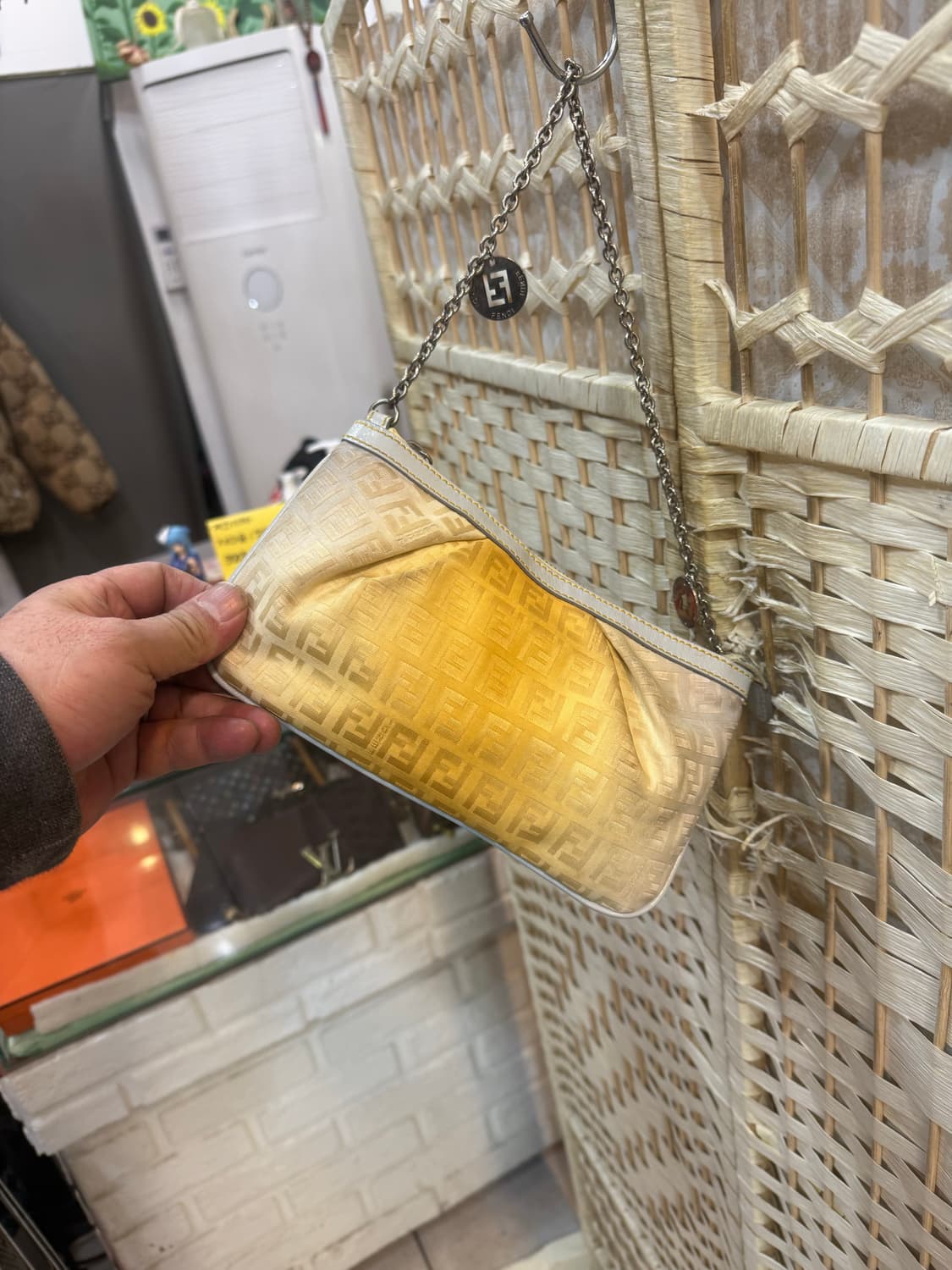 정품 펜디 주카 미니 체인 숄더백 팝니다 상품이미지3