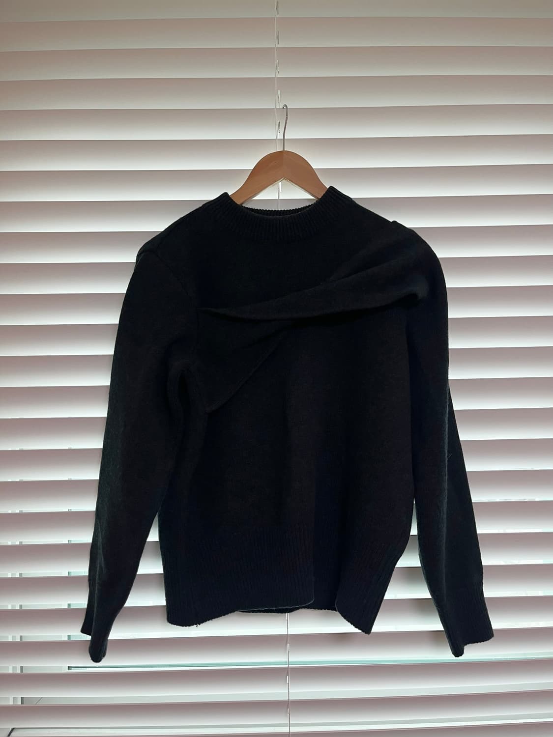 킨더살몬 울 드레이프 니트 상품이미지3