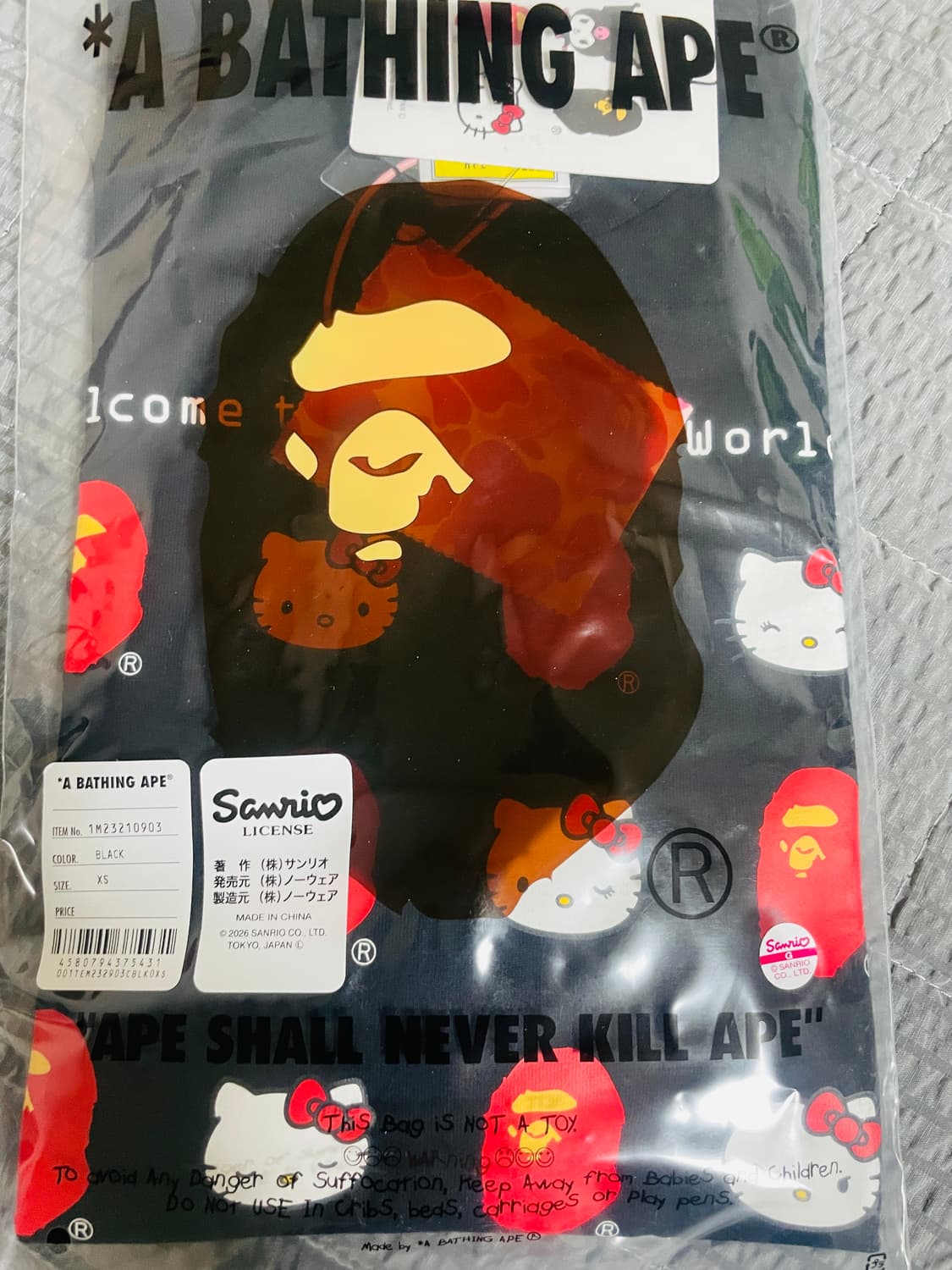 베이프 산리오 키티 캐릭터즈 티셔츠 상품이미지1