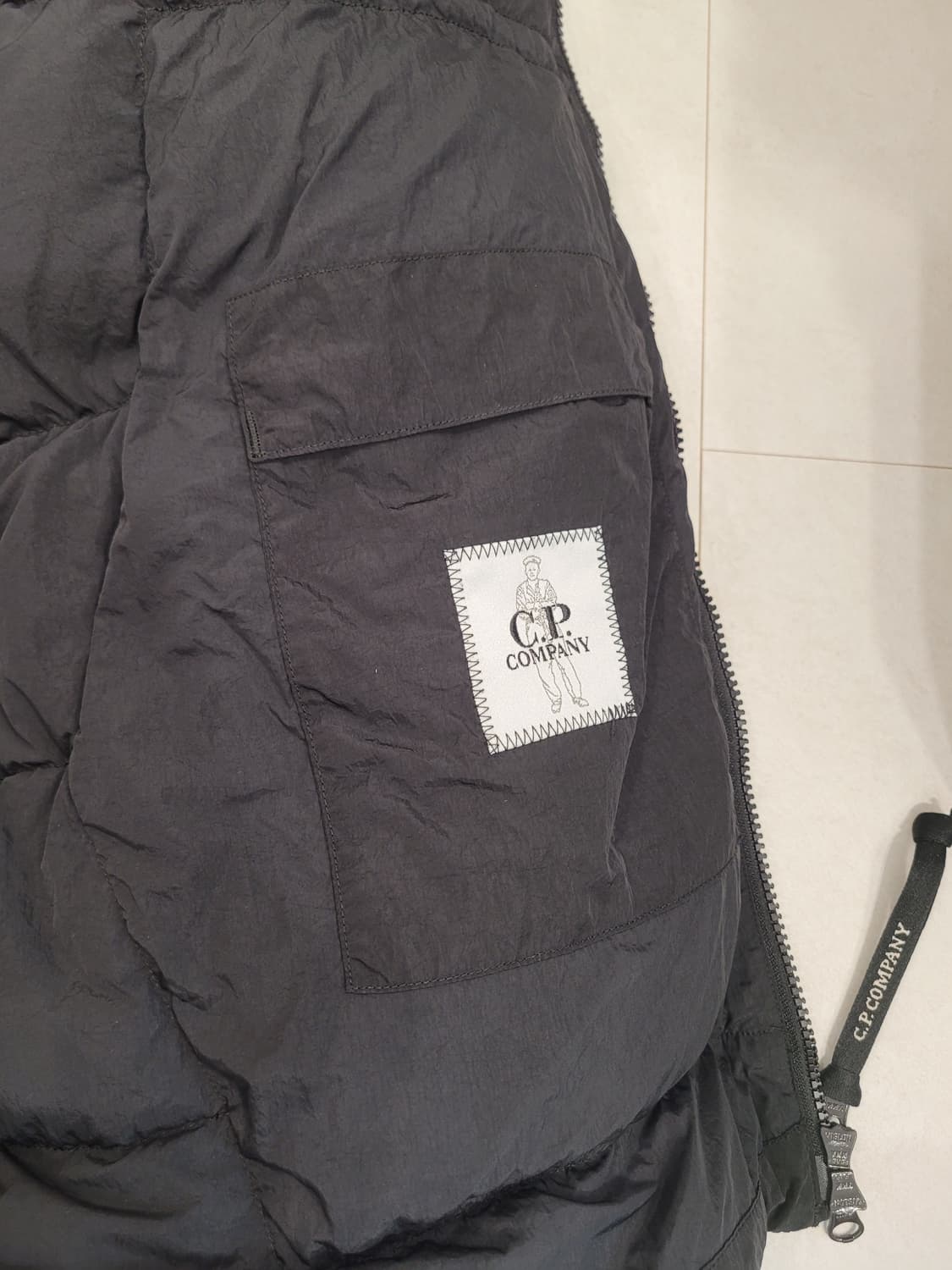 (XXL) CP 컴퍼니 패딩 크롬R 24FW 상품이미지8