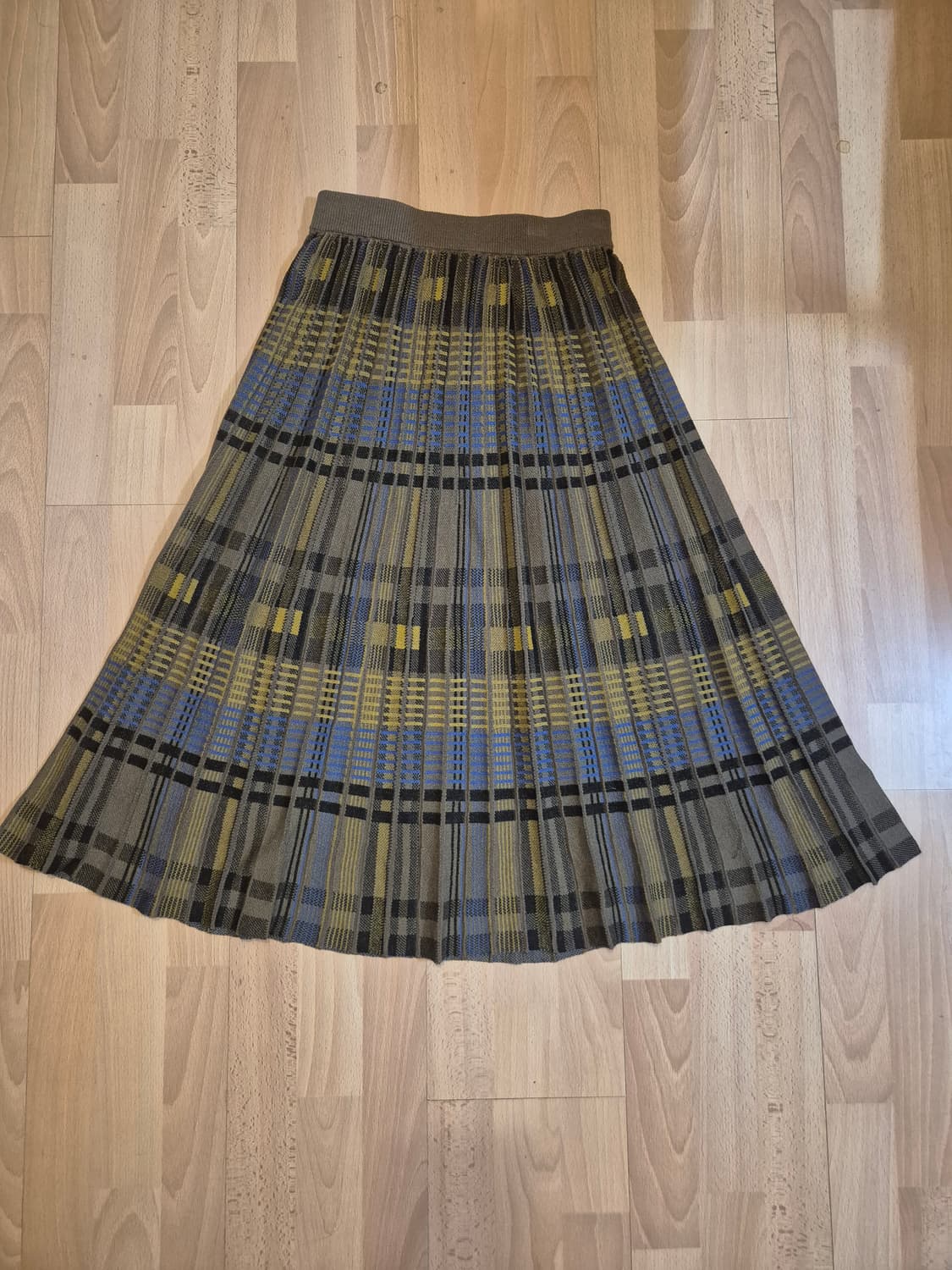 8세컨즈 에잇세컨즈 H라인 니트 플리츠 주름 롱 스커트 상품이미지3