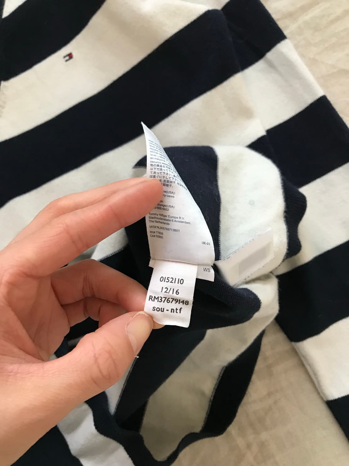 타미힐피거 로고 스트라이프 브이넥 니트 상품이미지9