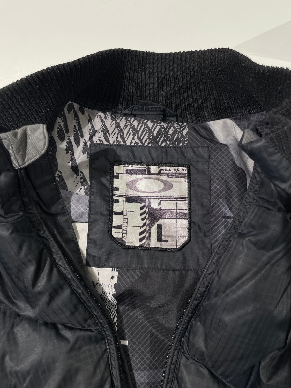 오클리 00’s 블랙 로고 덕 다운 패딩 상품이미지7