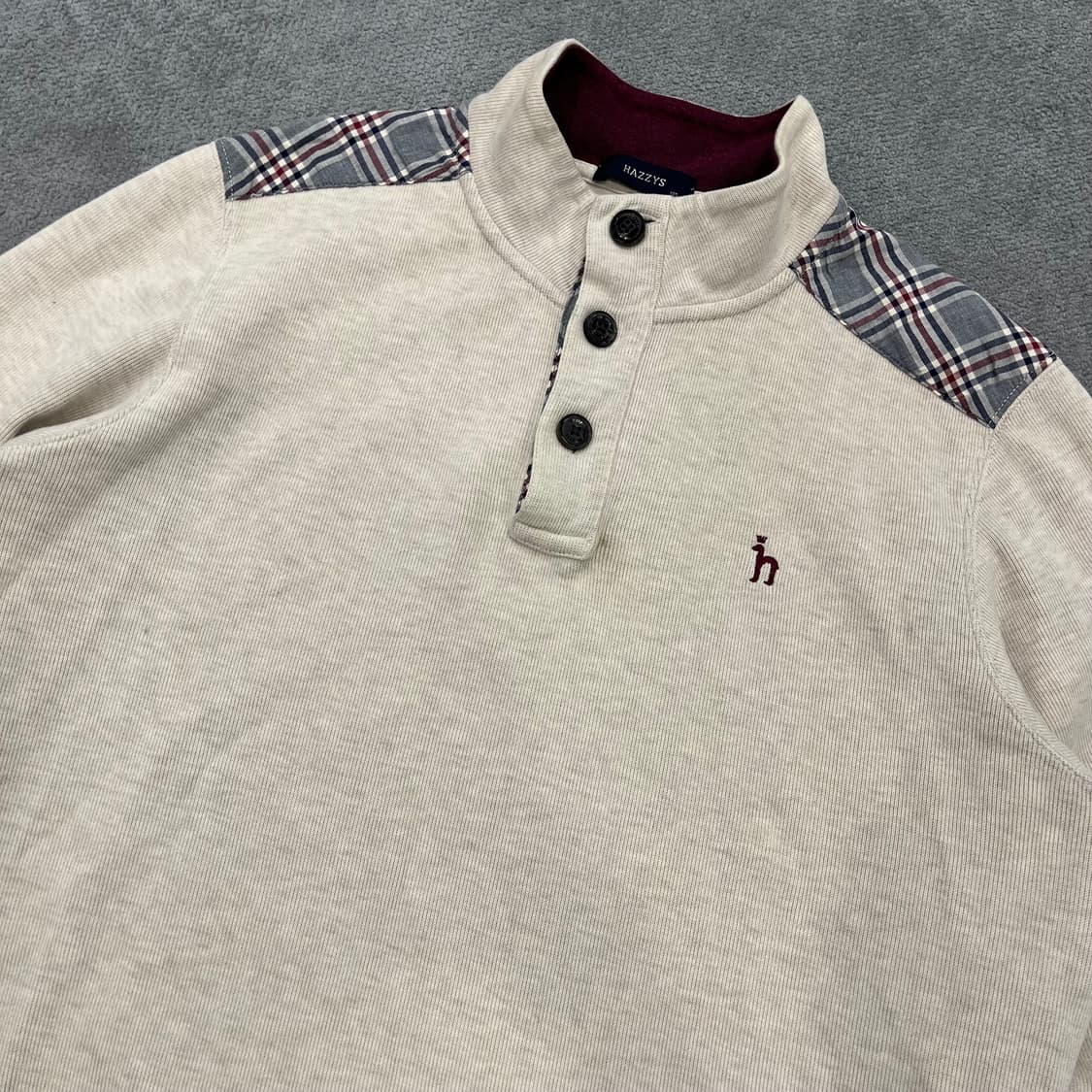 105 헤지스 반버튼니트 상품이미지2