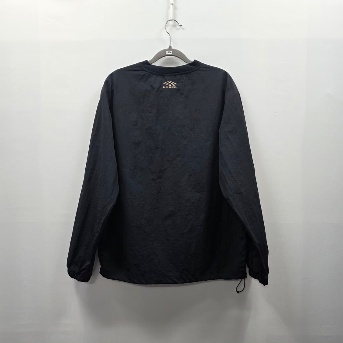 0194 엄브로 아치레터링 자수 피스테 블랙 S 상품이미지2