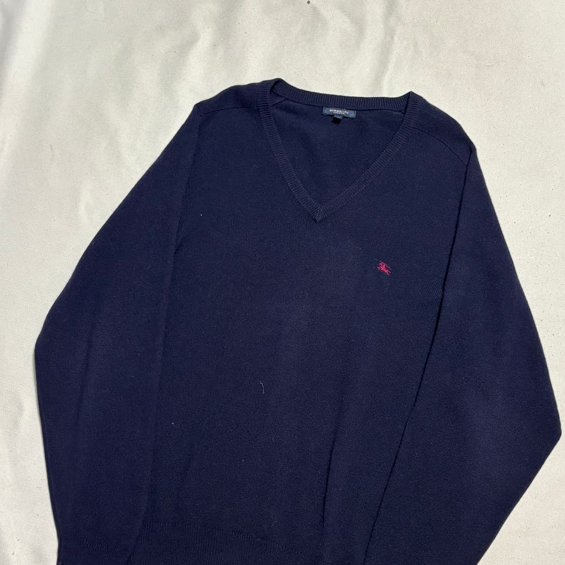 42 버버리 브이넥 네이비 니트  상품이미지1