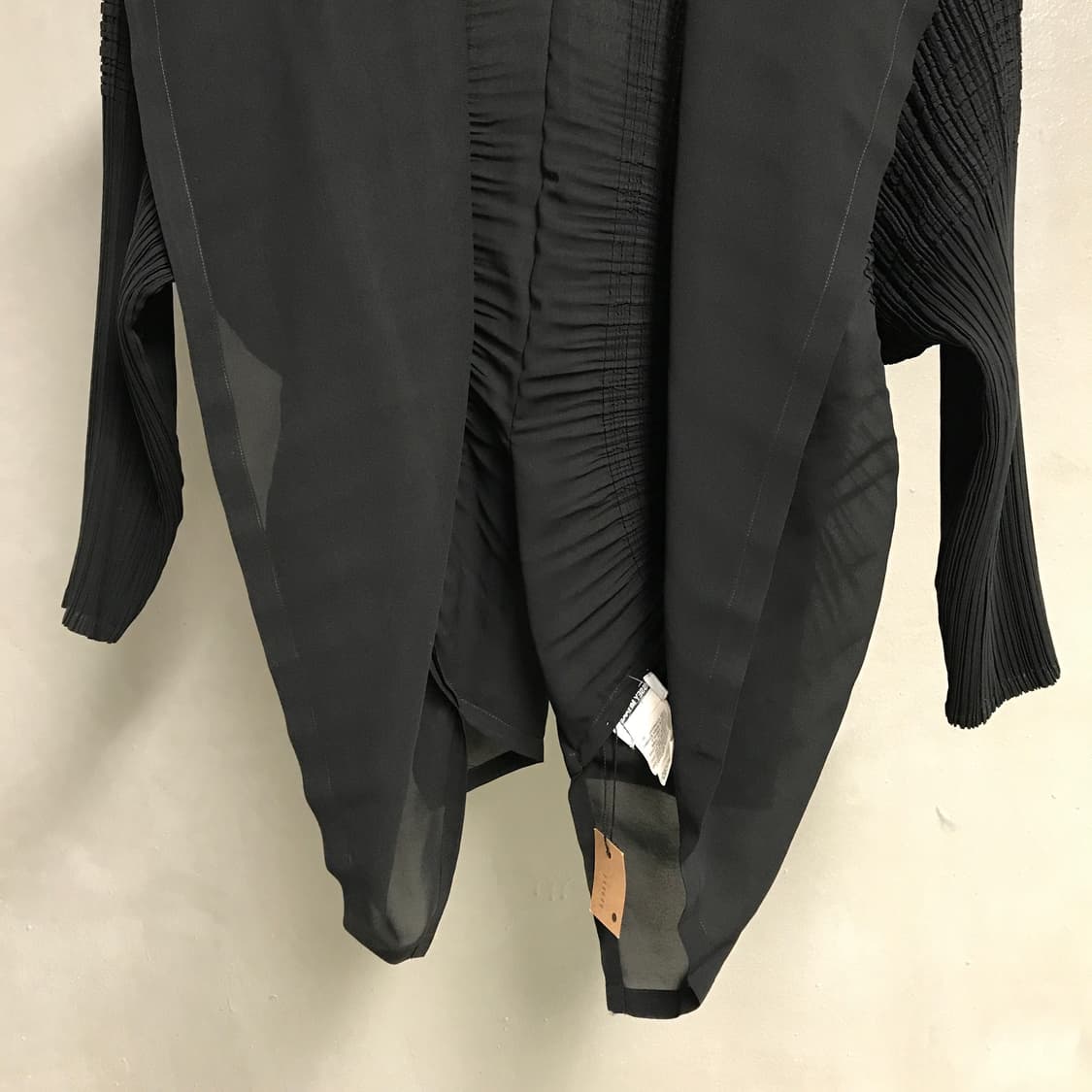 이세이 미야케 가디건 블랙 2(W) 상품이미지3