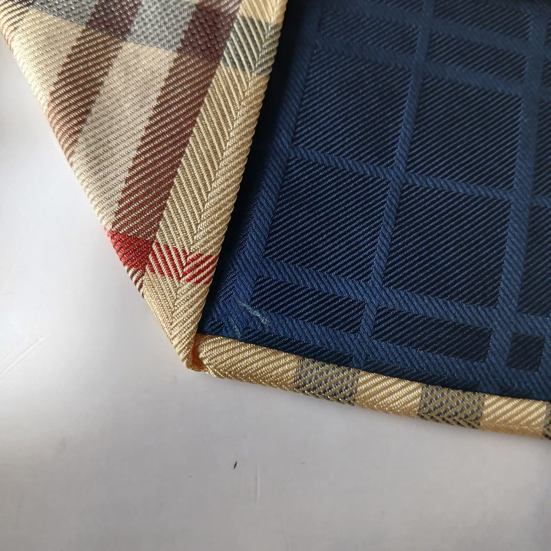 버버리 실크 베이지 체크 넥타이 9.5cm A등급 A19480
 상품이미지6