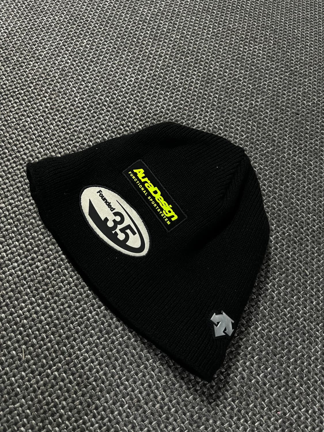 데상트 블랙 비니 모자 상품이미지2