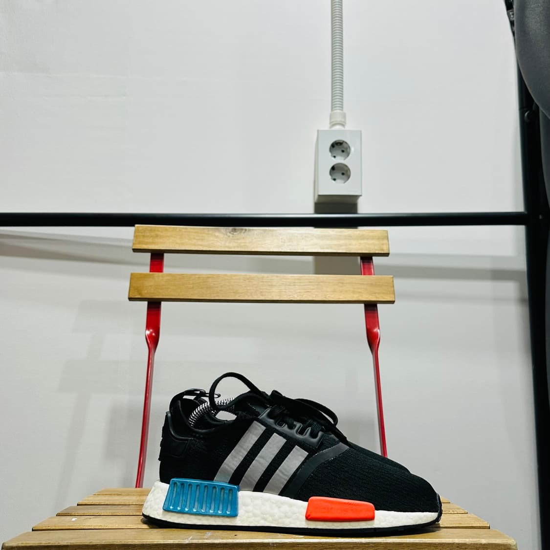230) 아디다스 운동화 여성 여자 신발 NMD R1 블랙 상품이미지1