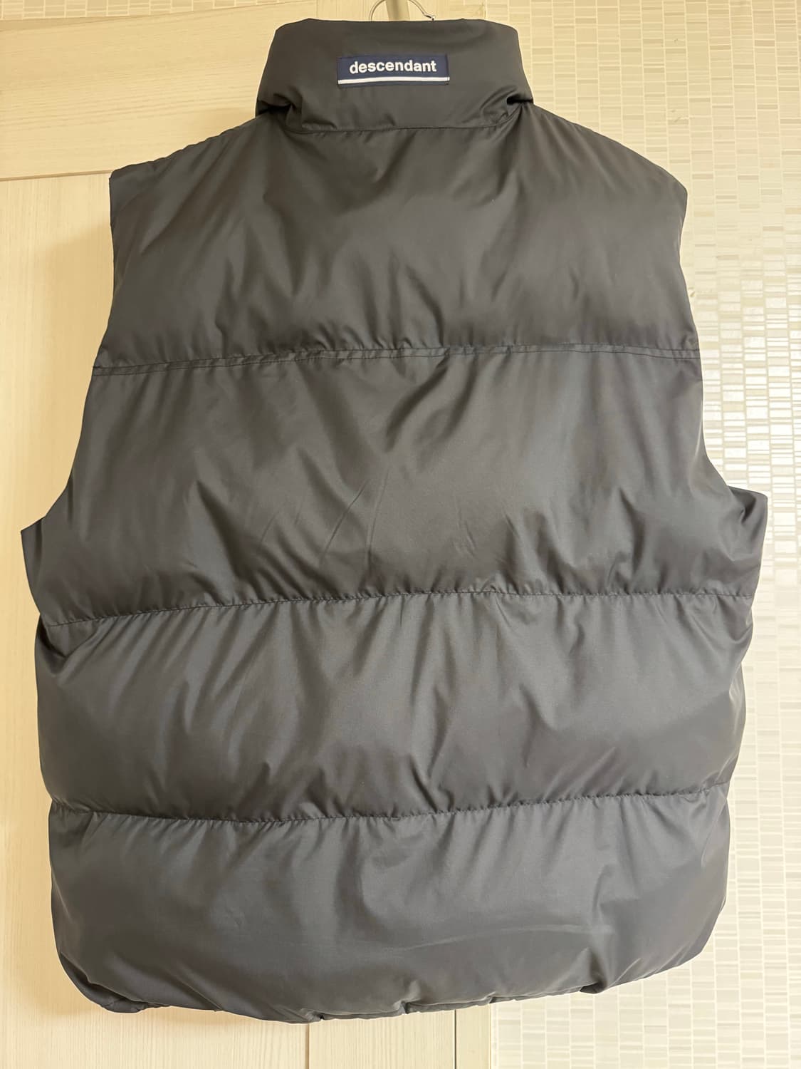 [2] 디센던트 머미 푸퍼 베스트 블랙 상품이미지3