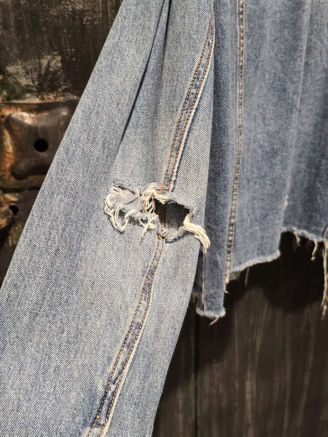 Distressed Denim Trucker Jacket 상품이미지8