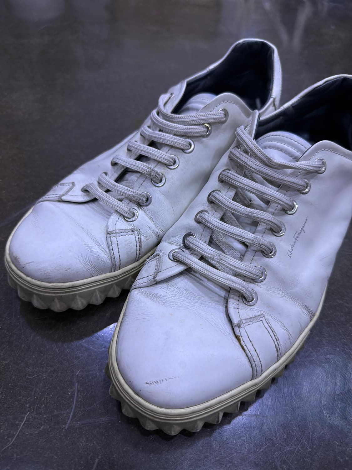 살바토레 페라가모 큐브 화이트 스니커즈 7 사이즈 260 상품이미지3