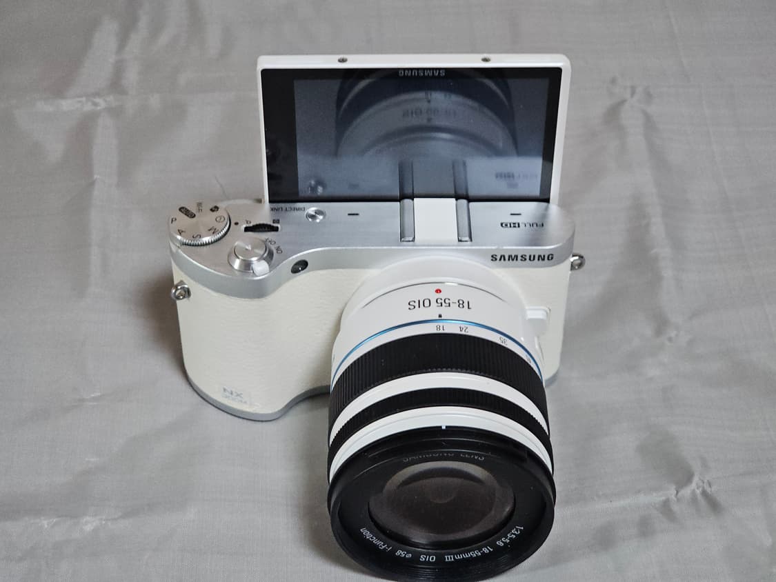 삼성 NX300M 미러리스 카메라 화이트 상품이미지1