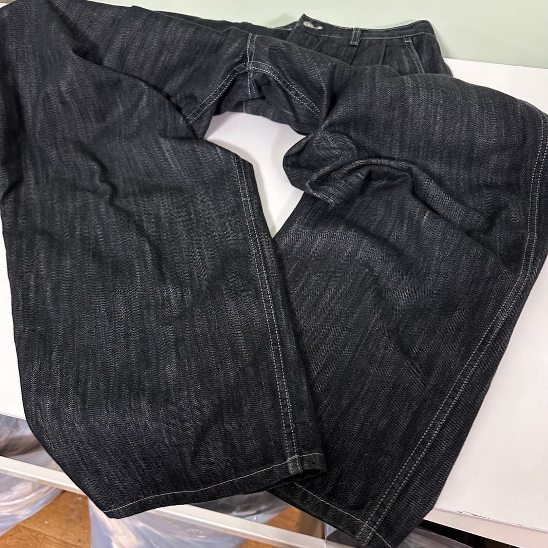 L XEROBNR 블랙워시드 와이드핏 투턱 인디고 데님팬츠 상품이미지4