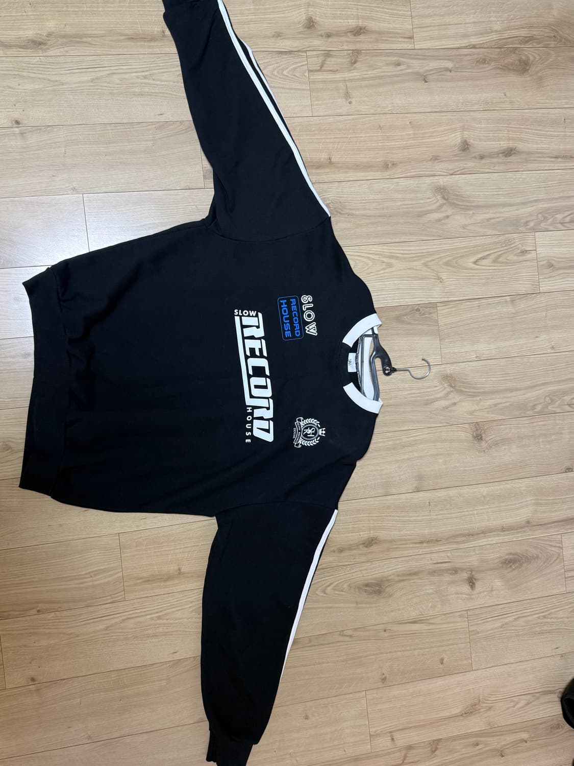 슬로우 레코드 하우스 맨투맨 블랙 상품이미지2