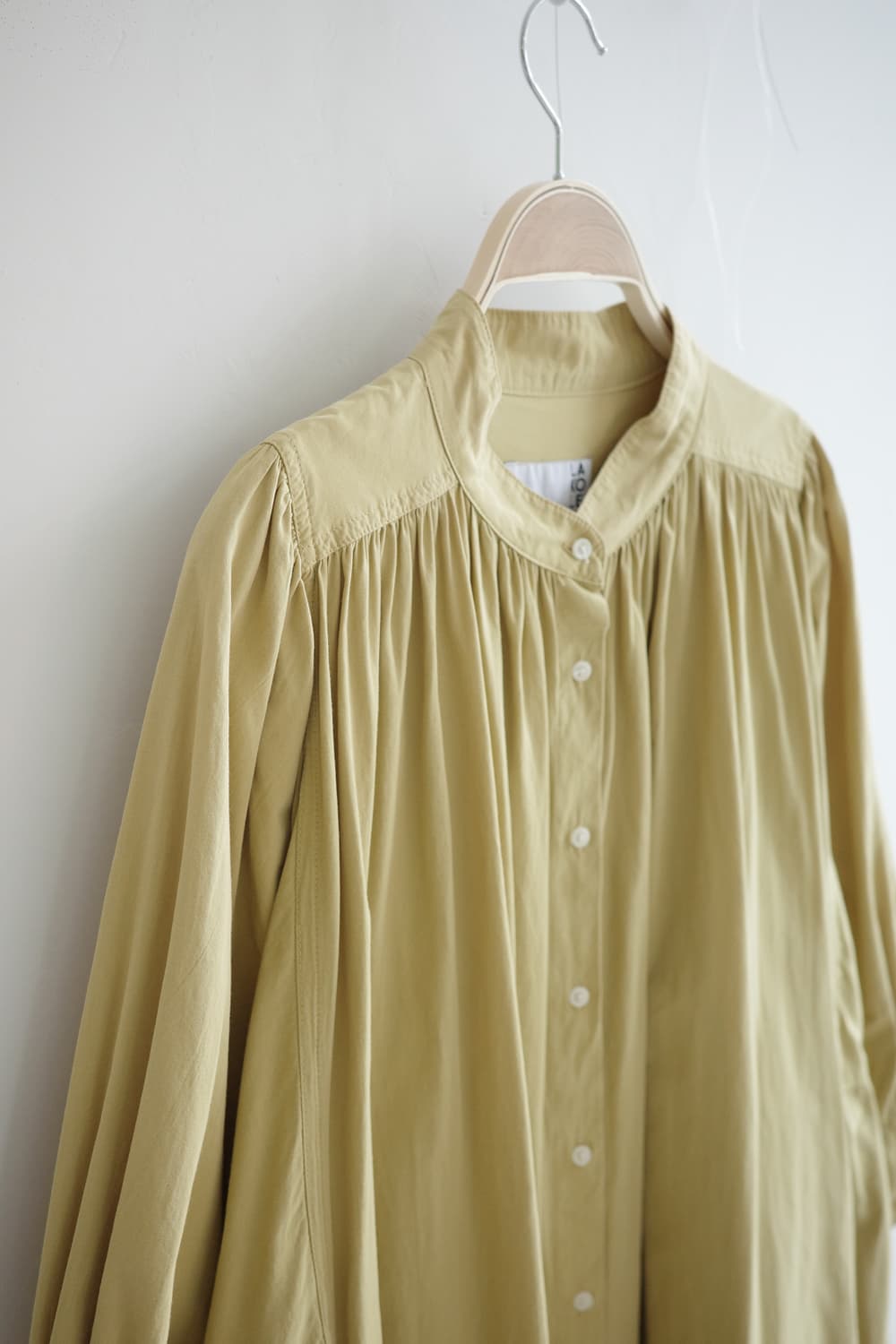 LAKOLE • 겨자색 퍼프 소매 샤링 셔츠  롱원피스 상품이미지4