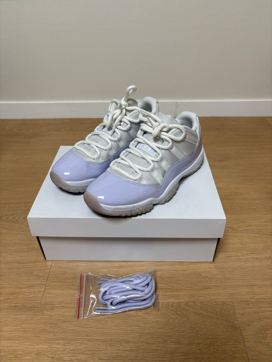 (W) 조던 11 레트로 로우 퓨어 바이올렛 상품이미지2