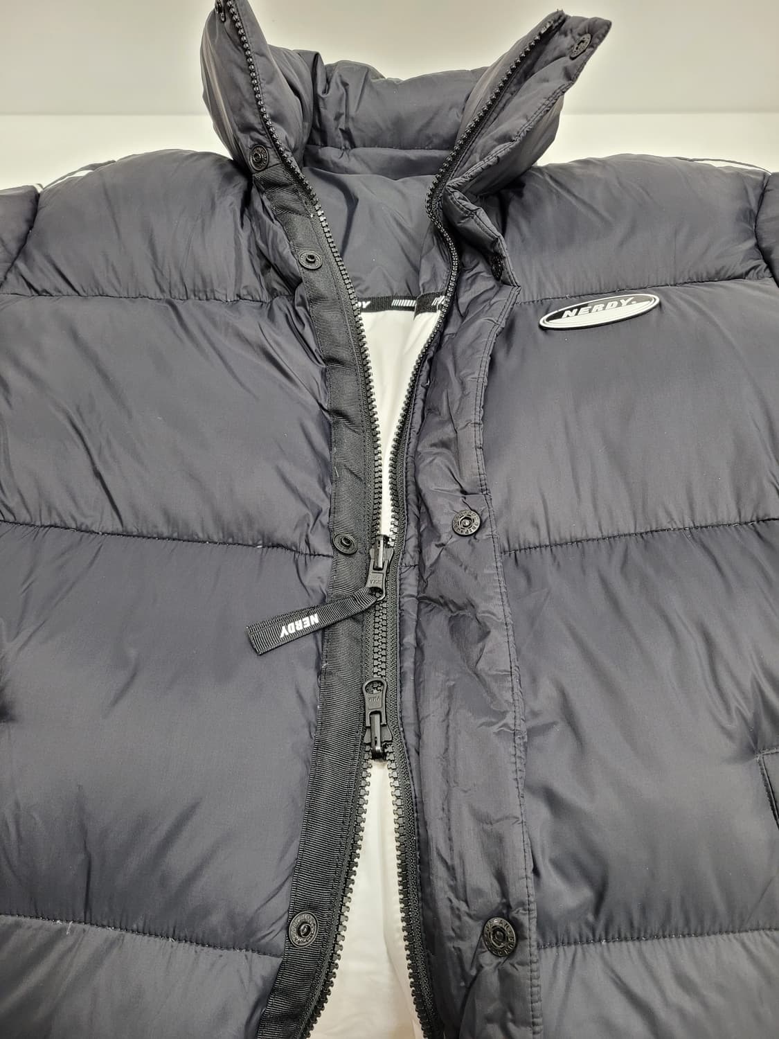 NERDY 널디 리버시블 블랙 화이트 다운 숏 패딩  / S
(공용) 상품이미지7