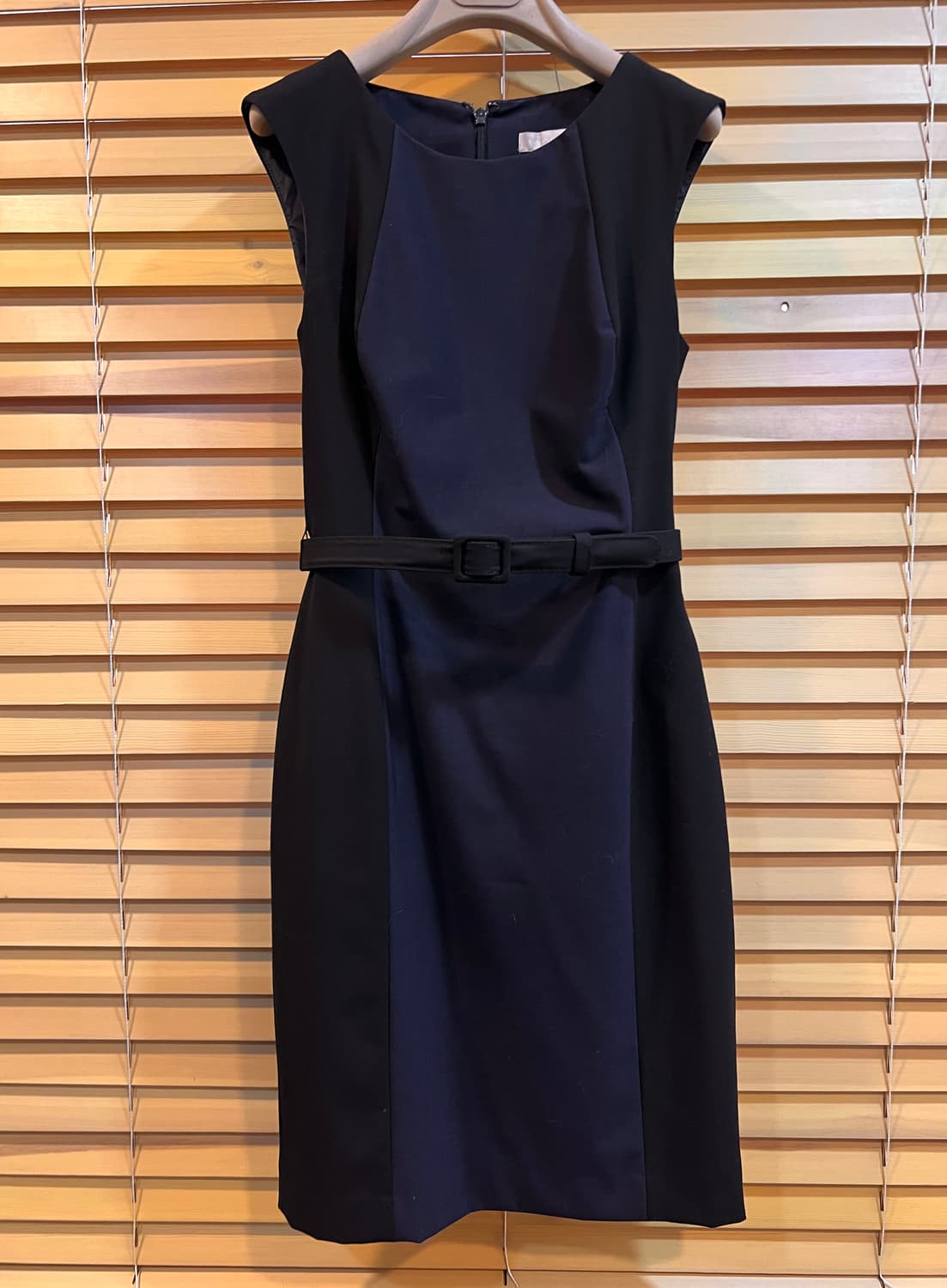 바나나리퍼블릭 여성 네이비 민소매원피스 정장원피스  상품이미지2