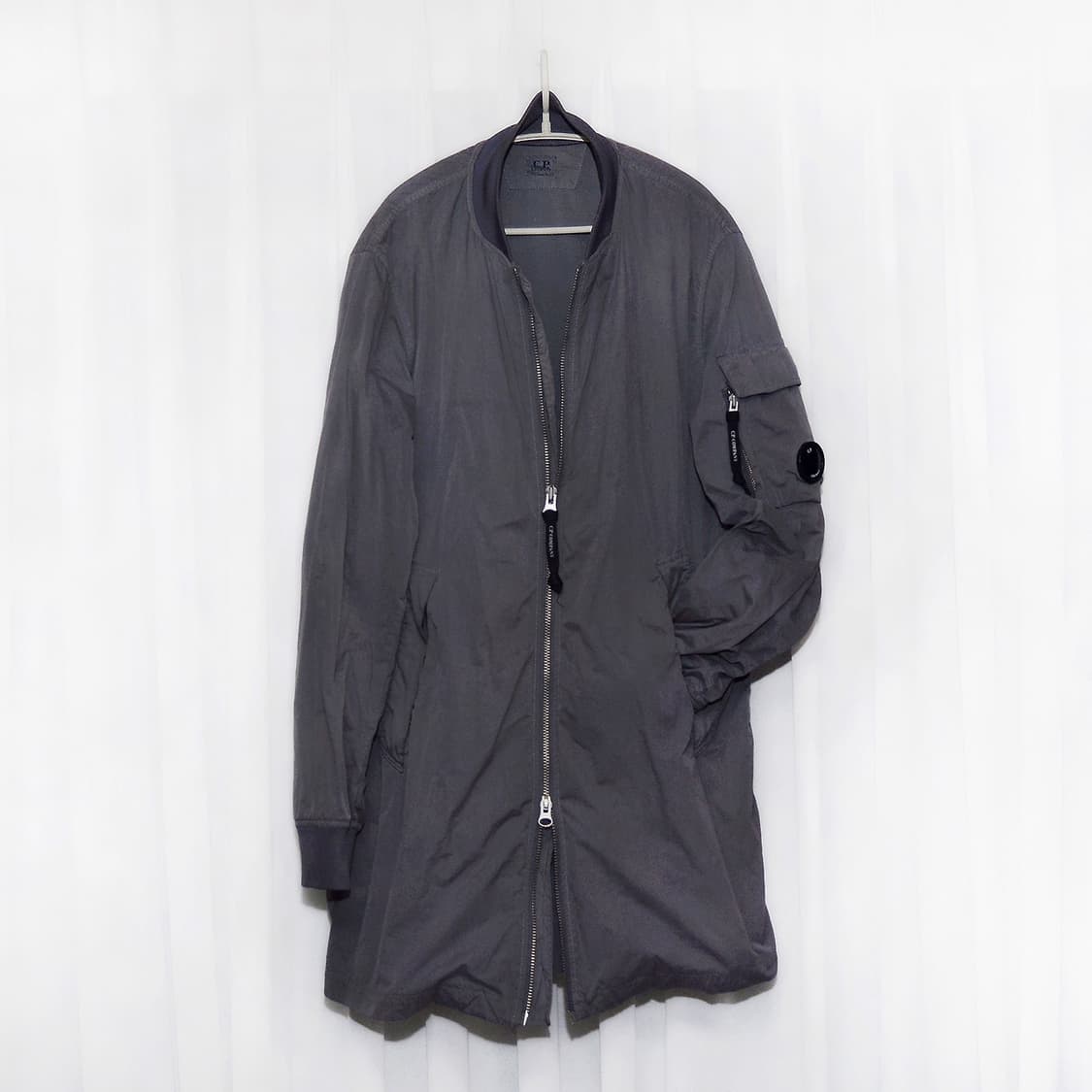 씨피 (CP) 컴퍼니 소프트쉘 렌즈와펜 MA-1 롱자켓 (100-105) 상품이미지1