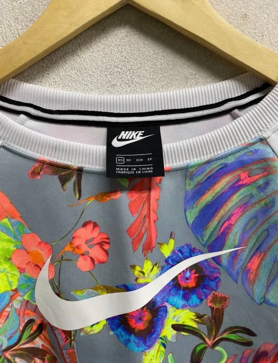 나이키 플로랄 크롭 스웻 맨투맨 XS 상품이미지4