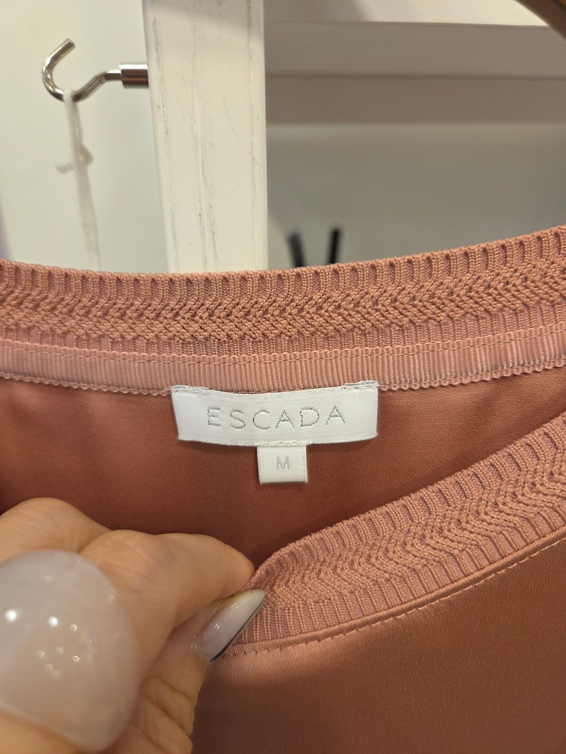 에스까다 화이트라벨 새틴 맨투맨 M 상품이미지3