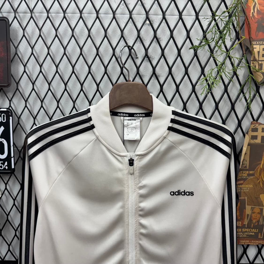 아디다스 오리지널 트랙 자켓 전면 레터링 로고 포인트 화이트 블랙 상품이미지3