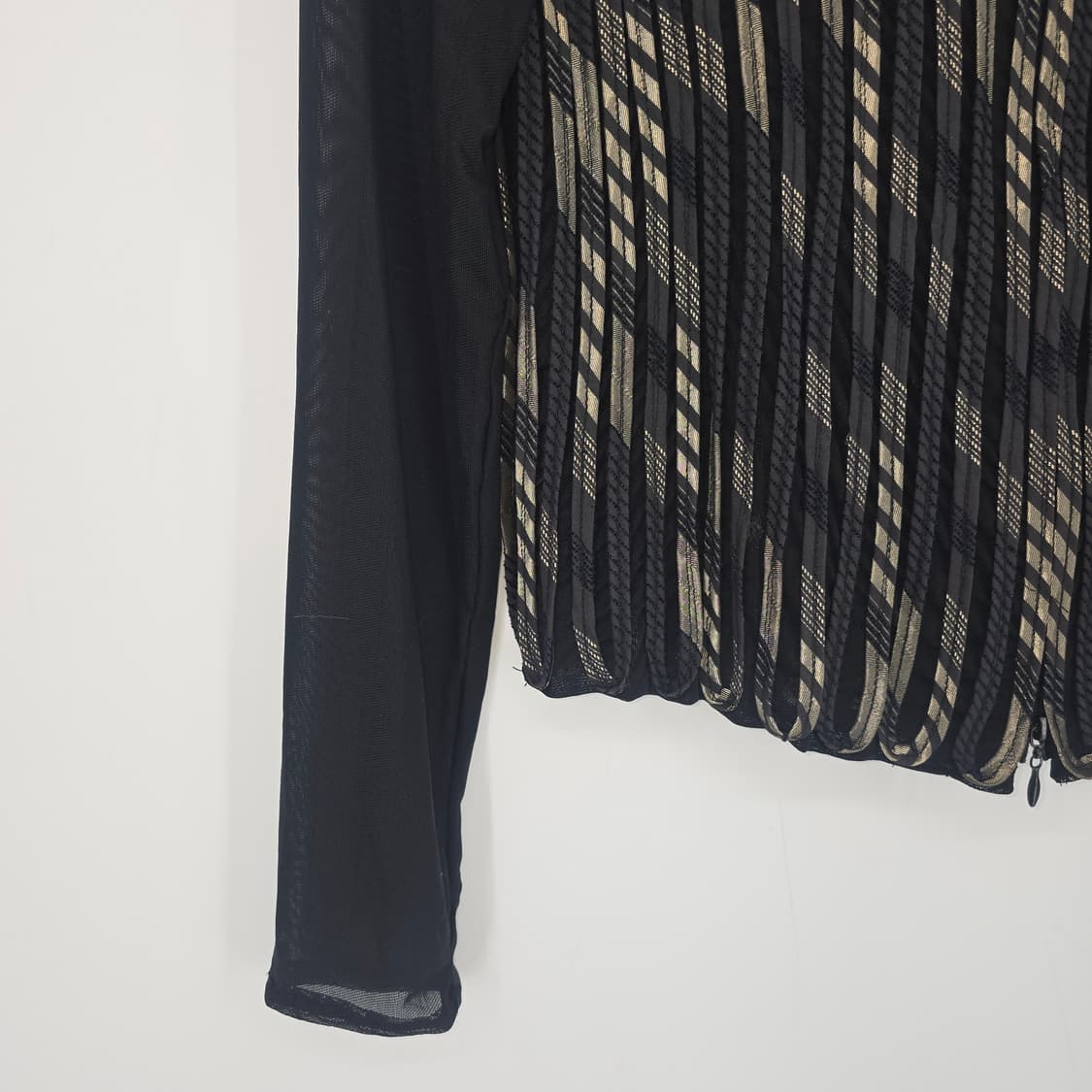 프리미엄 시스루 스트라이프 블랙 탑 (유니크 입체 패턴) 상품이미지9