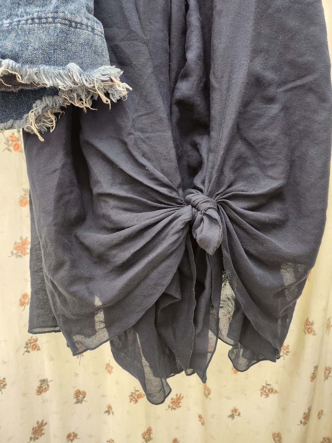 (지구샵)  밑단 묶는 벌룬스커트와 데님 크롭베스트 세트 상품이미지2