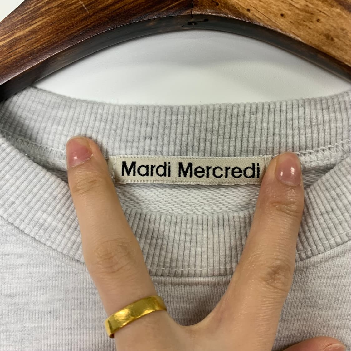 마르디 메크르디 빅로고 그레이 맨투맨 상품이미지4