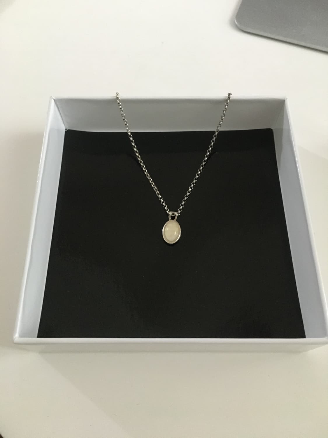 COLDFRAME MOTHER'S WHITE QUARTZ NECKLACE 상품이미지2