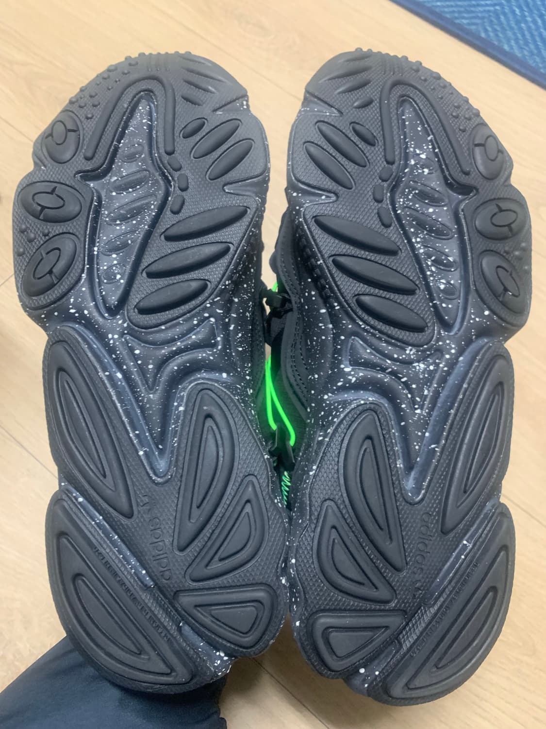 아디다스 오즈위고 탈부착 가능 운동화 판매 합니다 상품이미지9