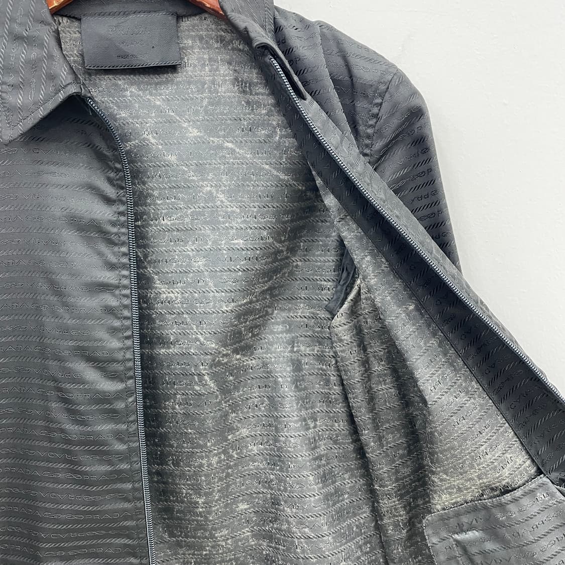 프라다 블랙 나일론 풀로고 집업 코트 상품이미지6