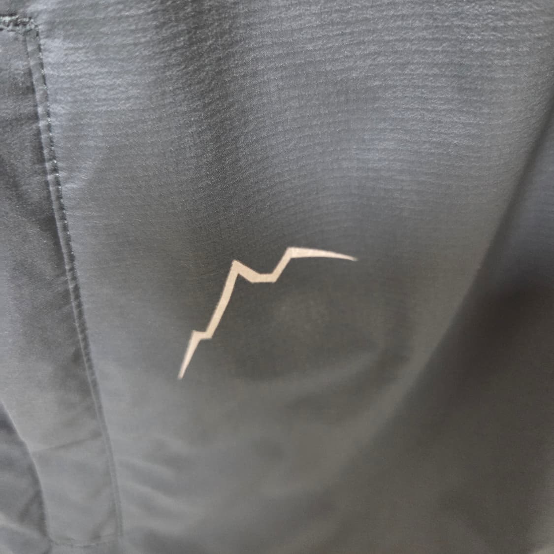 cayl 바람막이 light EQ jacket 팝니다 상품이미지3