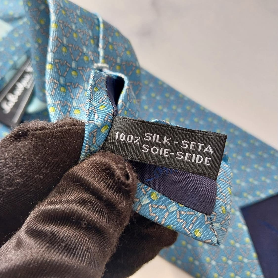 살바토레 페라가모 밀랍인형 모티브 넥타이 8.2cm A+등급 K1951 상품이미지10