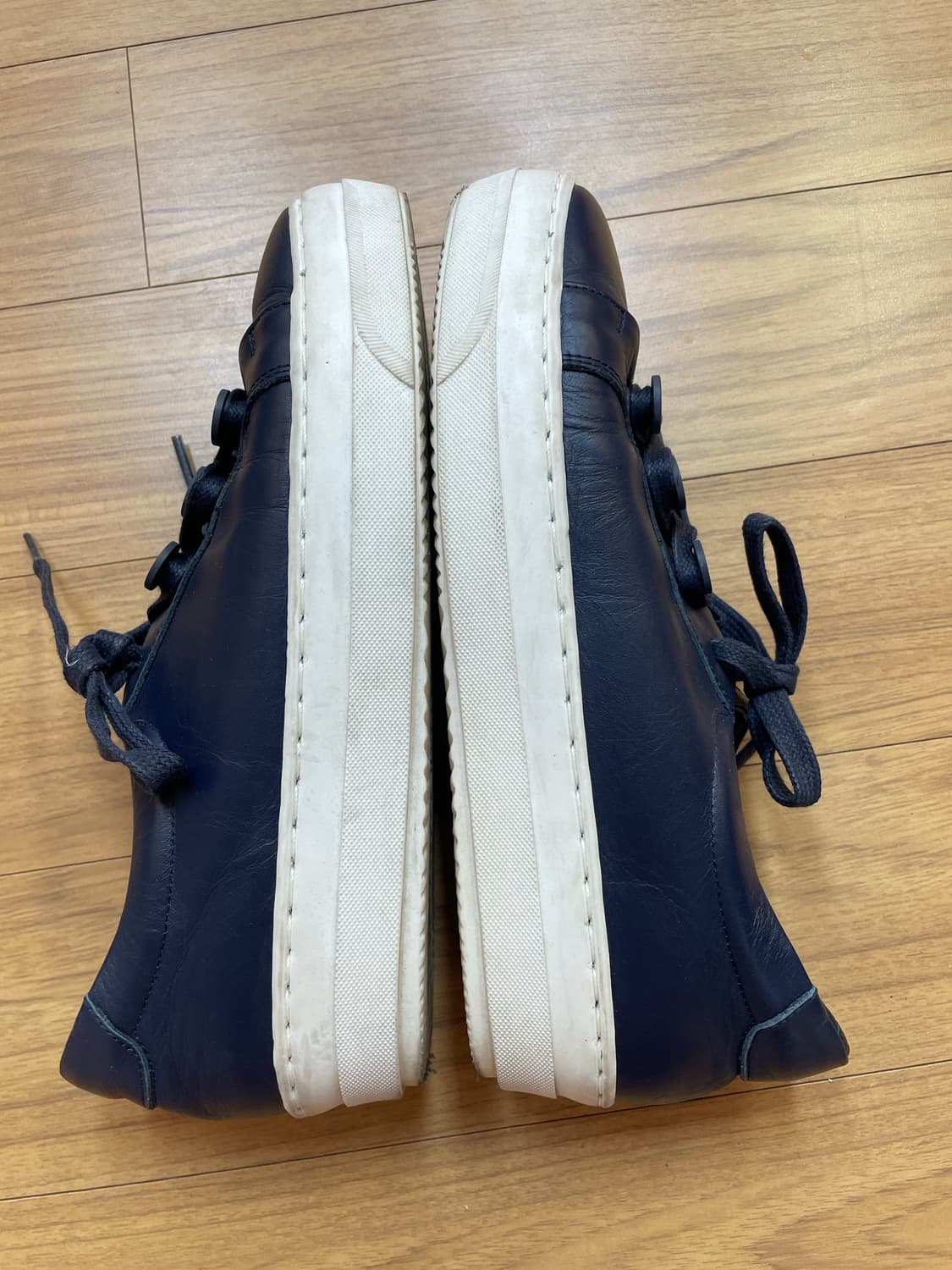 구호 네이비 가죽 스니커즈 245 상품이미지5