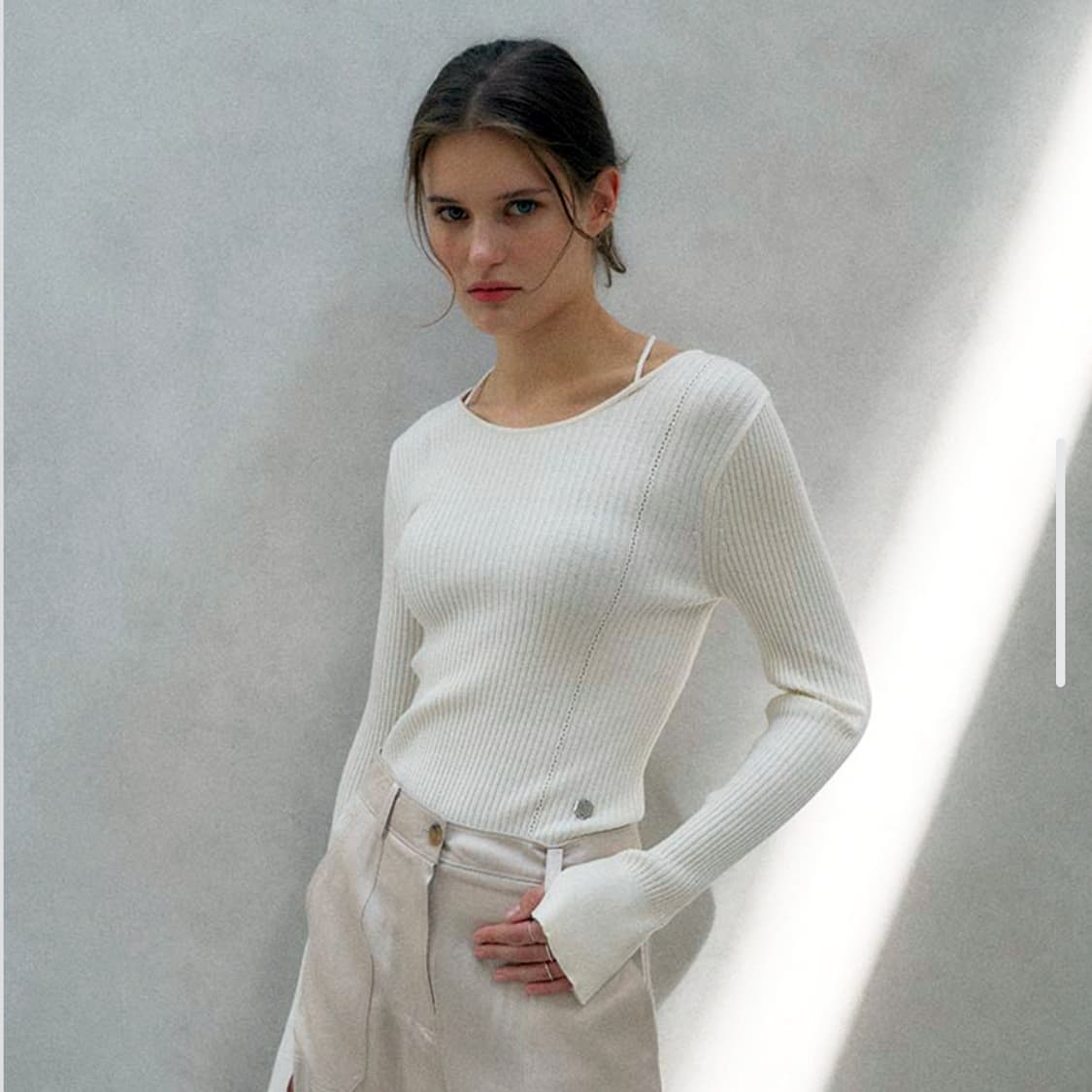 루에브르(LOEUVRE) 크로스 스트랩 니트탑 55 상품이미지4