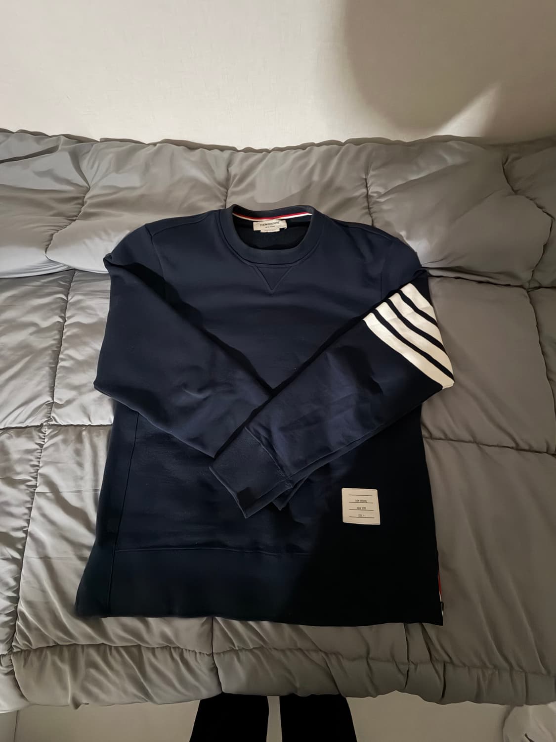 톰브라운 맨투맨 상품이미지1