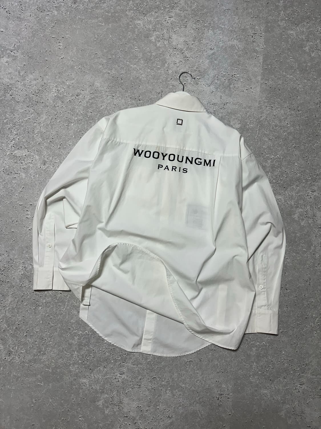 우영미 22ss 백로고 화이트 셔츠 상품이미지1